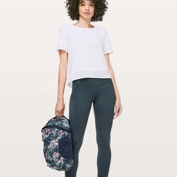 Lululemon Stripe in Stride White Short Sleeve Top 6/8 Medium - Picture 13 of 14